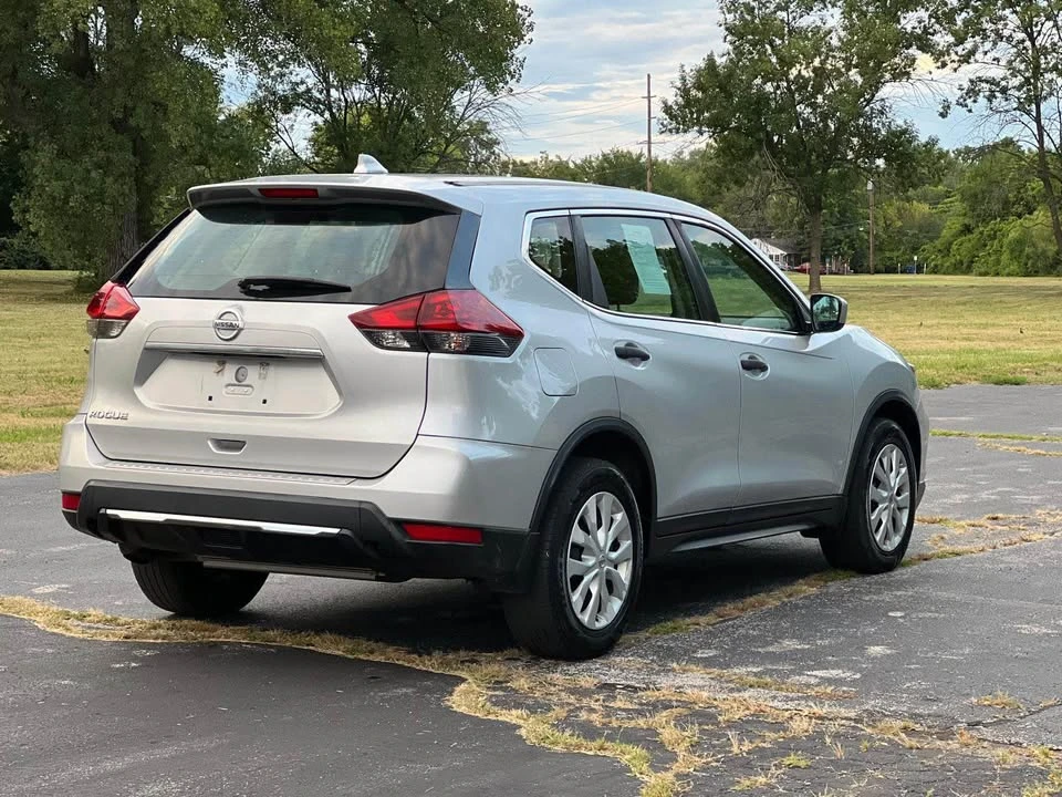 2020 Nissan Rogue - Image 2 of 7