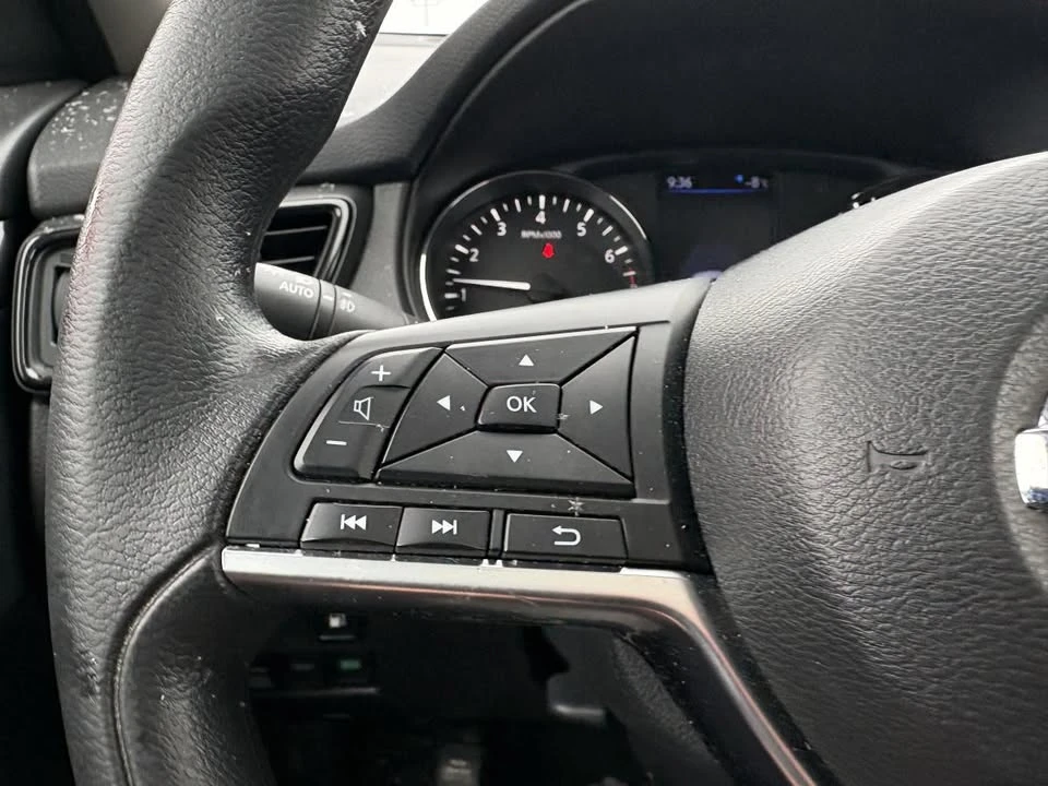 2020 Nissan Rogue - Image 9 of 10