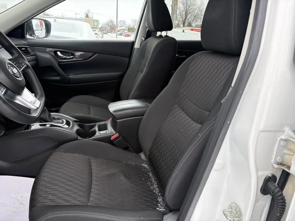 2020 Nissan Rogue - Image 6 of 10