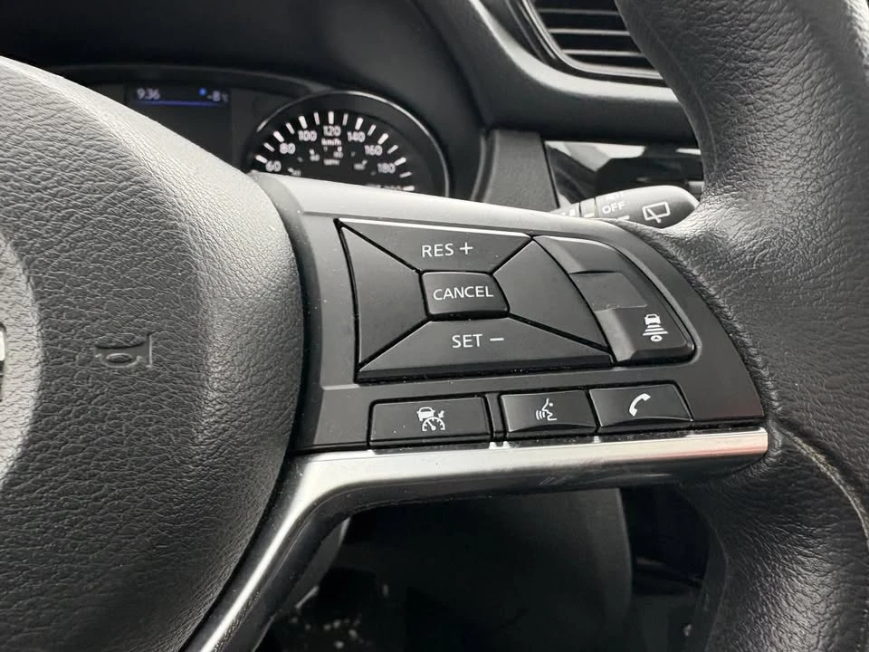 2020 Nissan Rogue - Image 8 of 10