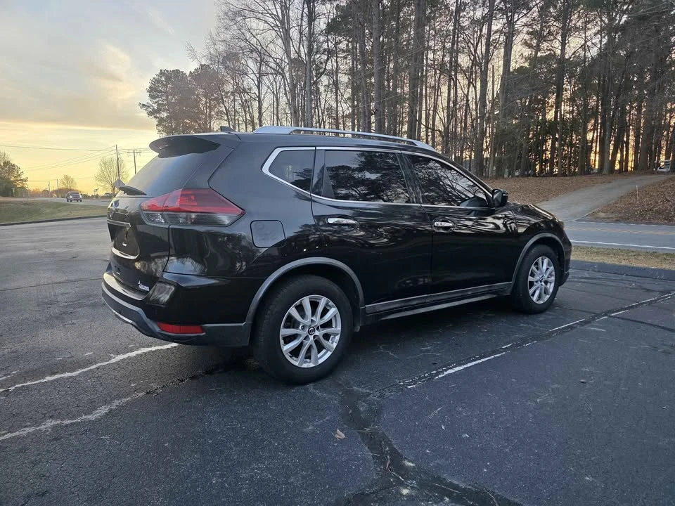 2020 Nissan Rogue - Image 2 of 16