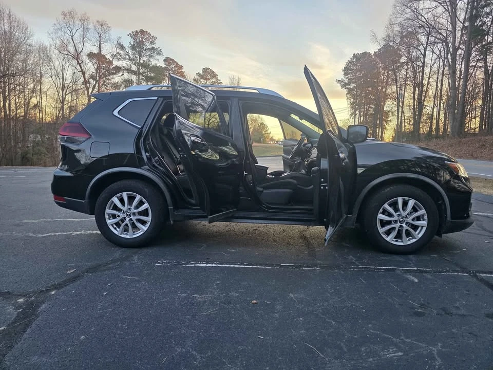 2020 Nissan Rogue - Image 9 of 16
