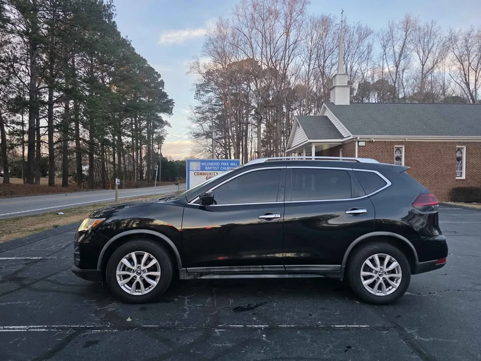 2020 Nissan Rogue - Image 10 of 16