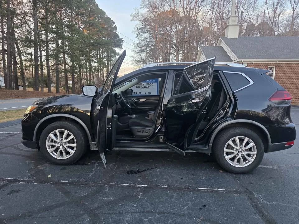 2020 Nissan Rogue - Image 8 of 16