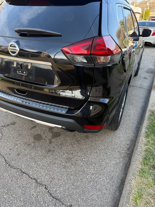 2020 Nissan Rogue - Image 13 of 18