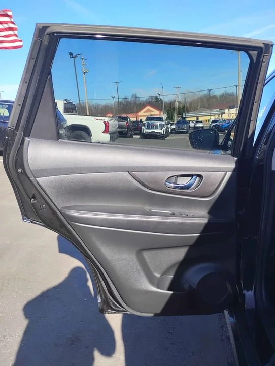 2020 Nissan Rogue - Image 13 of 19