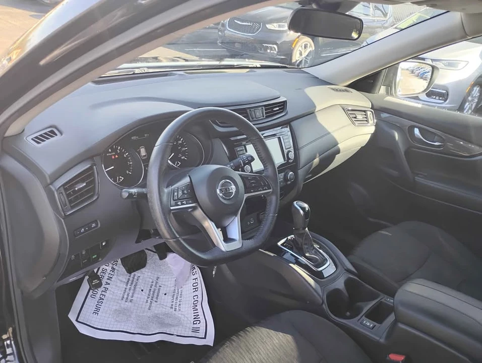 2020 Nissan Rogue - Image 11 of 19