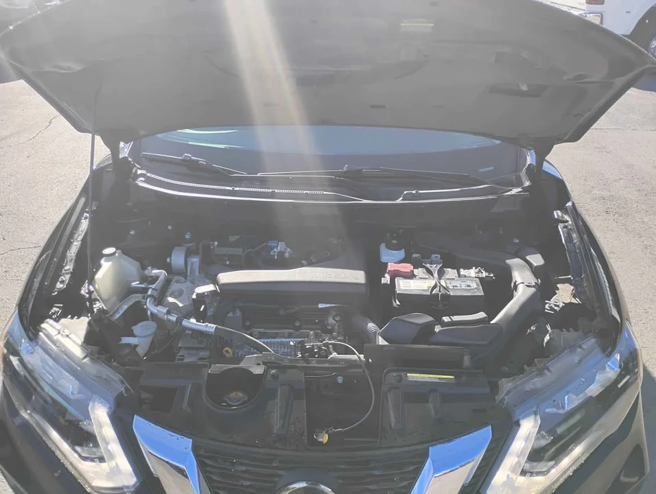 2020 Nissan Rogue - Image 9 of 19