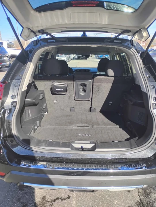 2020 Nissan Rogue - Image 15 of 19