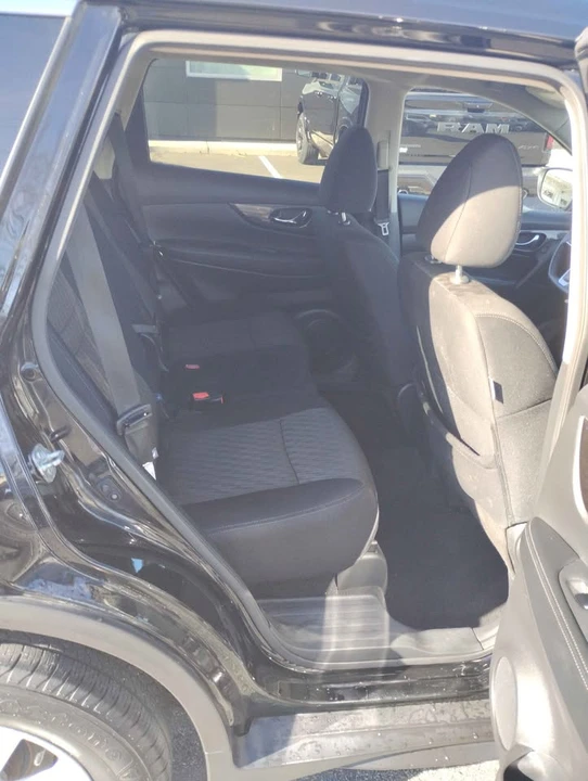 2020 Nissan Rogue - Image 16 of 19