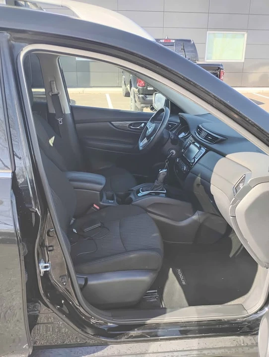 2020 Nissan Rogue - Image 18 of 19