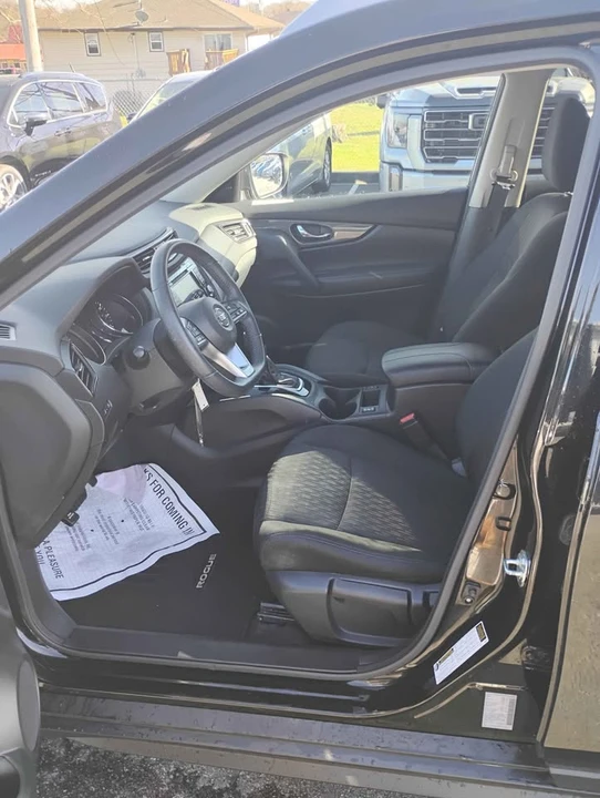 2020 Nissan Rogue - Image 10 of 19
