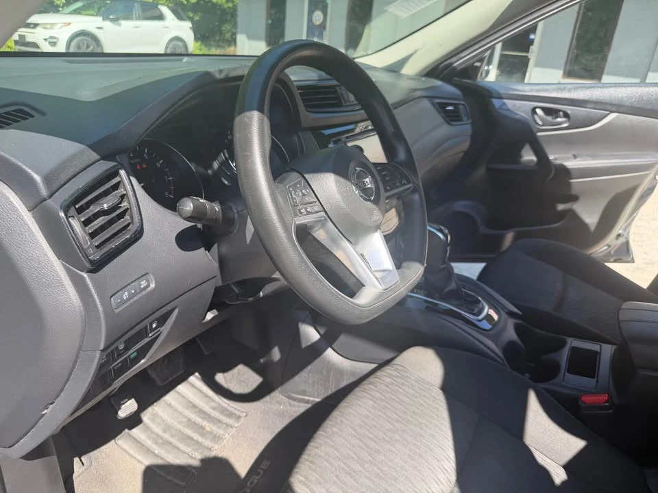 2020 Nissan Rogue - Image 8 of 10