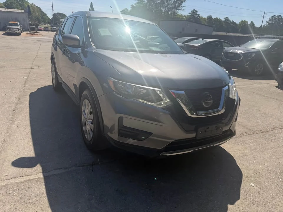 2020 Nissan Rogue - Image 3 of 10