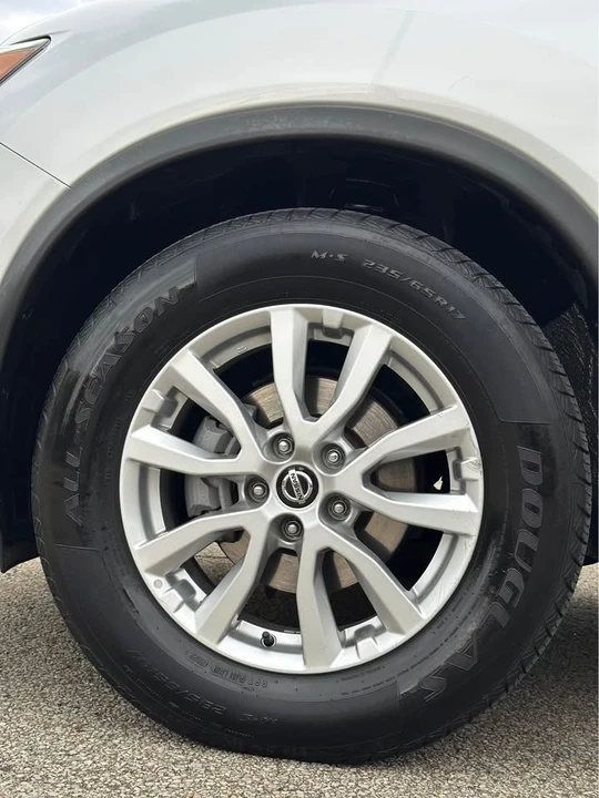 2020 Nissan Rogue - Image 17 of 19