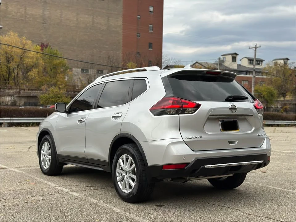 2020 Nissan Rogue - Image 9 of 19