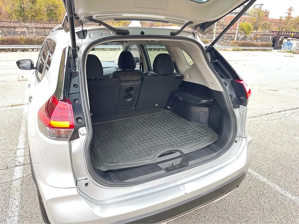 2020 Nissan Rogue - Image 15 of 19