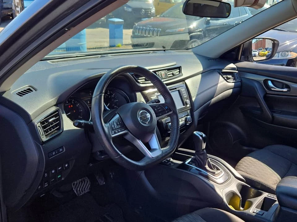 2020 Nissan Rogue - Image 8 of 17