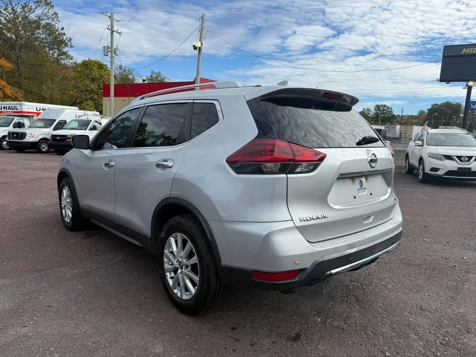 2020 Nissan Rogue - Image 2 of 11