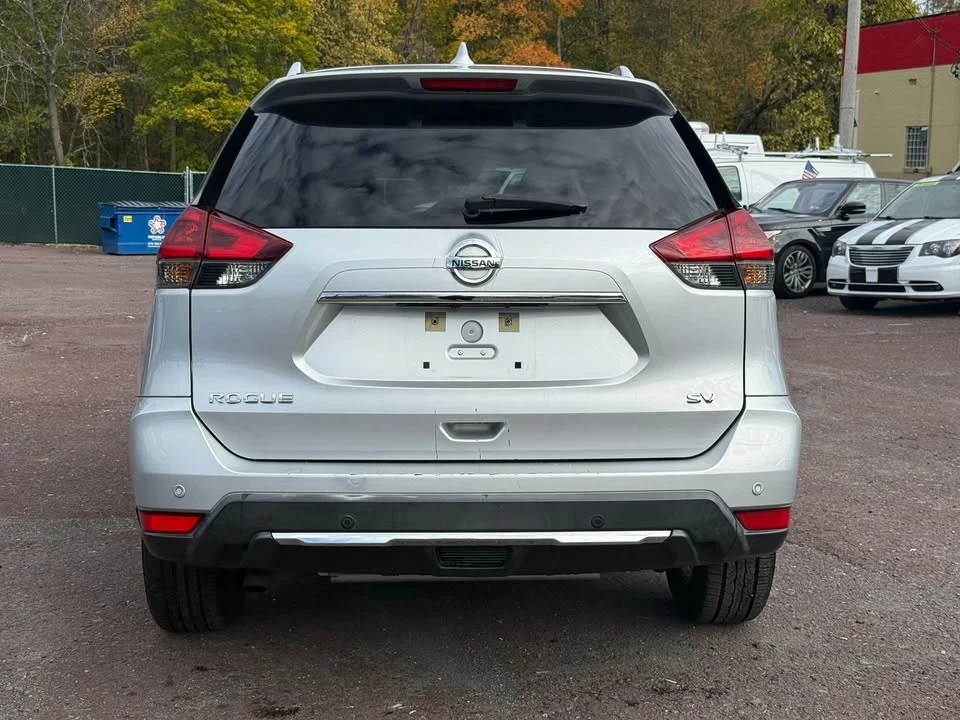 2020 Nissan Rogue - Image 10 of 11