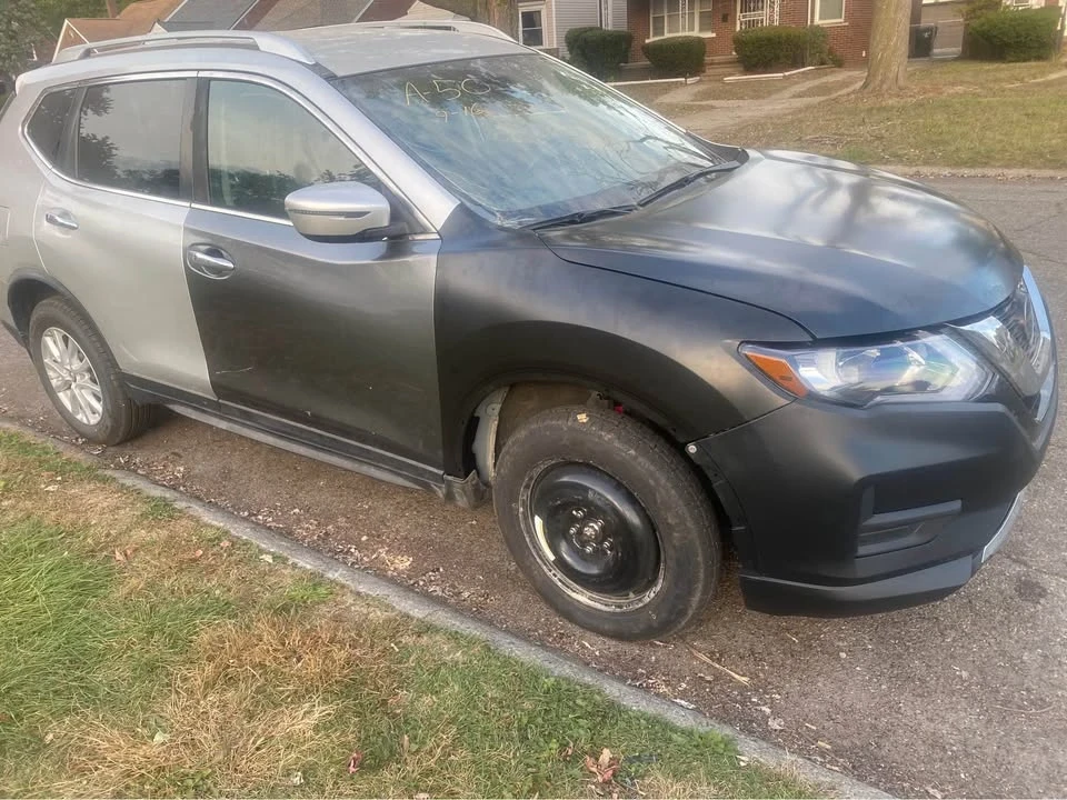 2020 Nissan Rogue - Image 2 of 5