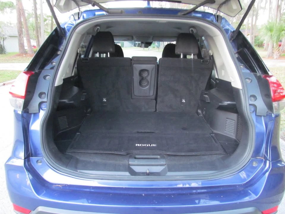 2020 Nissan Rogue - Image 9 of 15