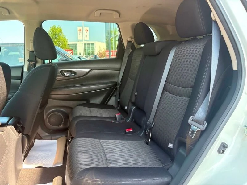 2020 Nissan Rogue - Image 16 of 18
