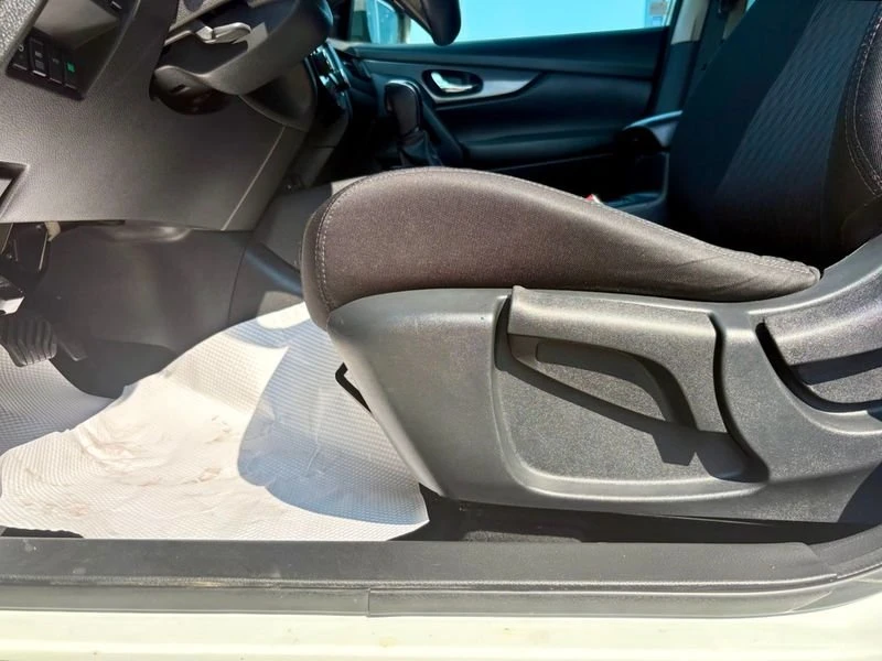 2020 Nissan Rogue - Image 10 of 18