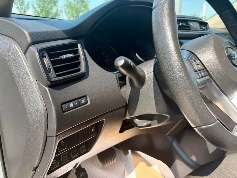 2020 Nissan Rogue - Image 11 of 18