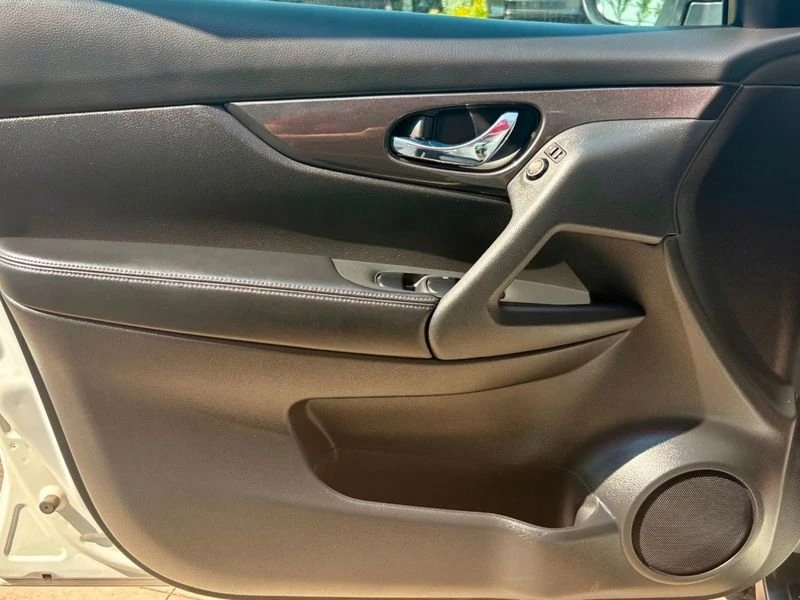 2020 Nissan Rogue - Image 9 of 18