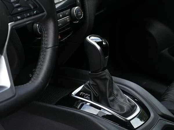 2020 Nissan Rogue - Image 7 of 10