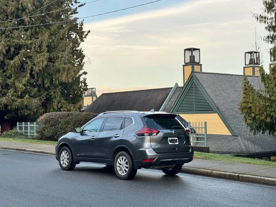2020 Nissan Rogue - Image 2 of 19