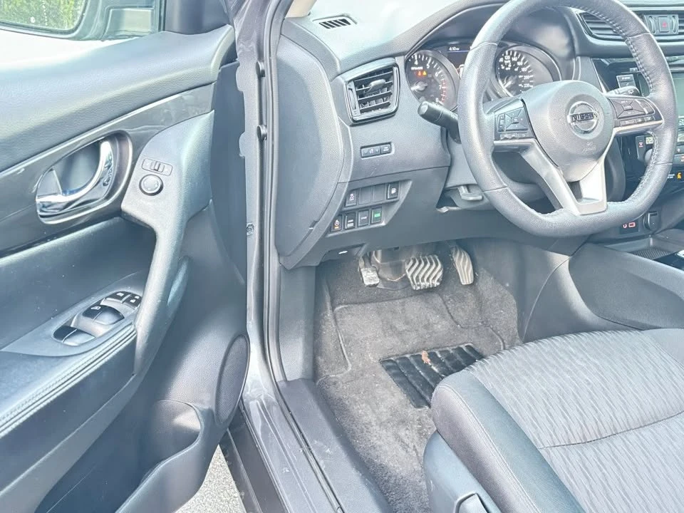 2020 Nissan Rogue - Image 10 of 19