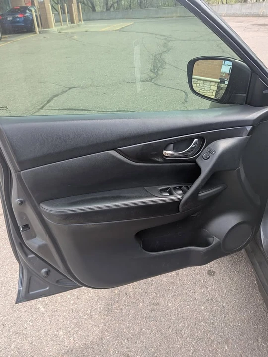 2020 Nissan Rogue - Image 10 of 17