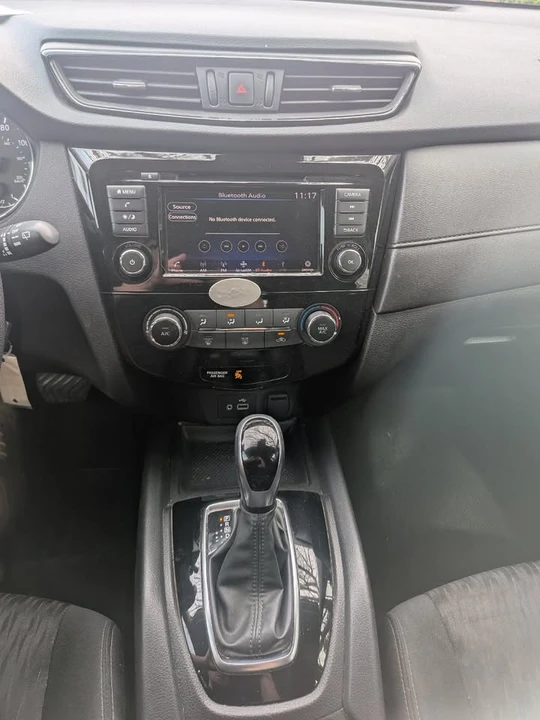 2020 Nissan Rogue - Image 13 of 17