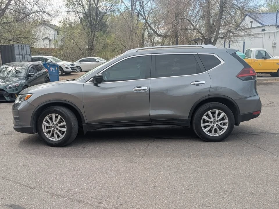 2020 Nissan Rogue - Image 9 of 17