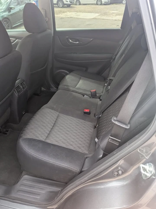 2020 Nissan Rogue - Image 15 of 17