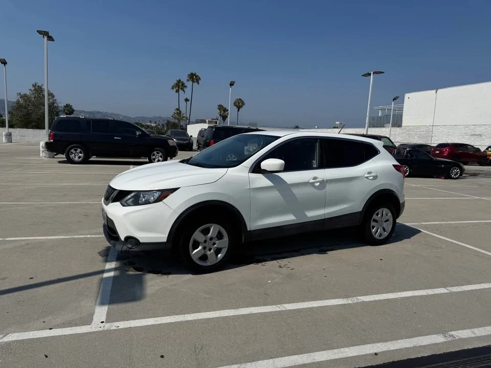 2020 Nissan Rogue - Image 2 of 19