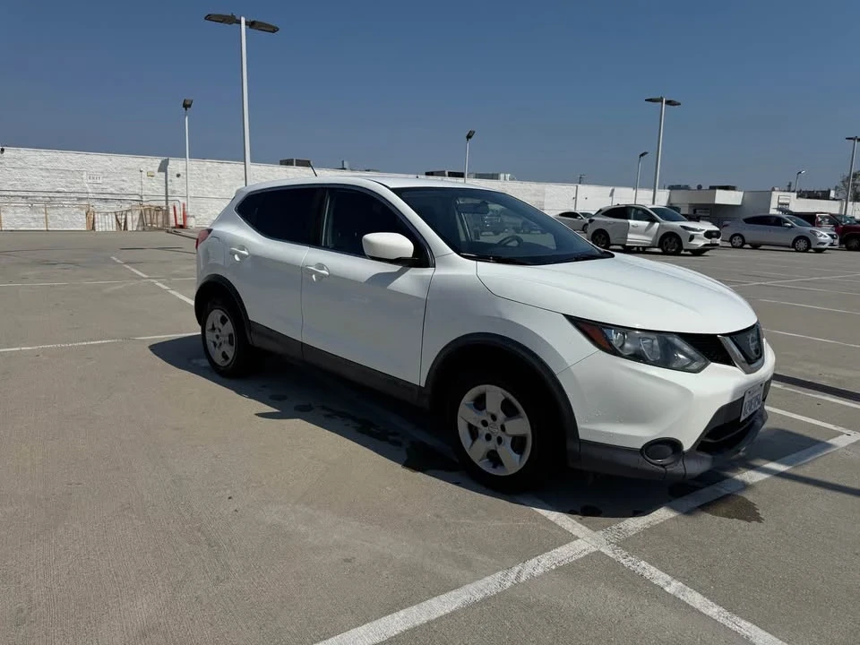 2020 Nissan Rogue - Image 9 of 19
