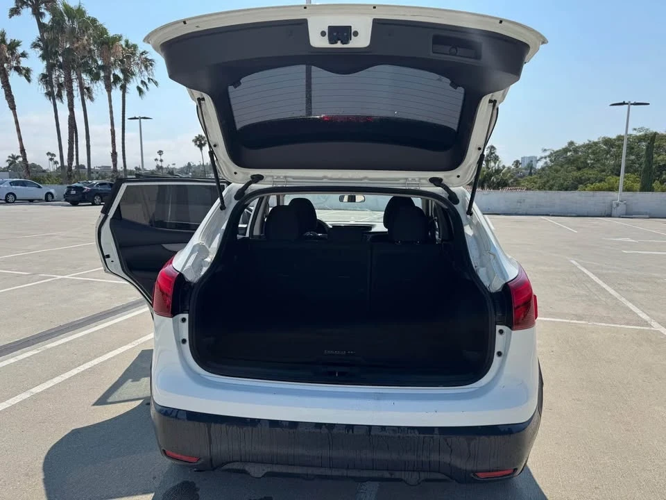 2020 Nissan Rogue - Image 15 of 19