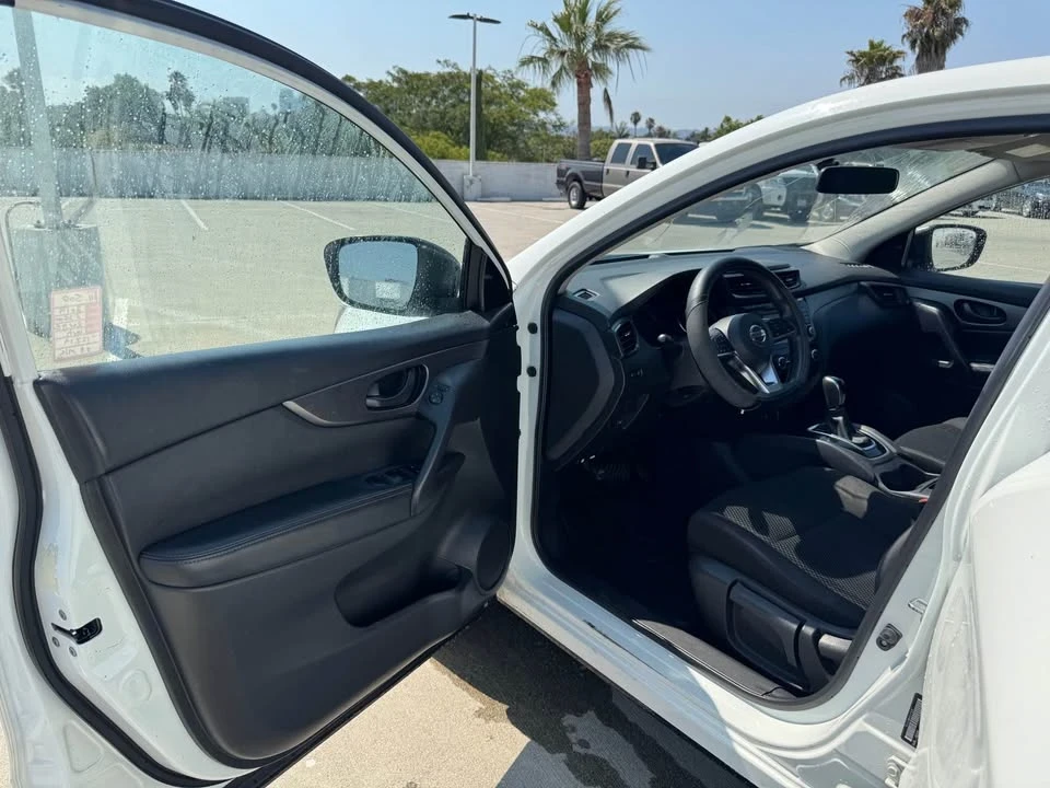 2020 Nissan Rogue - Image 12 of 19