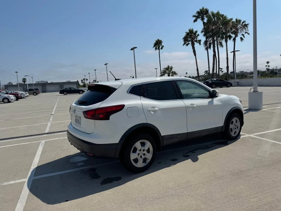 2020 Nissan Rogue - Image 10 of 19