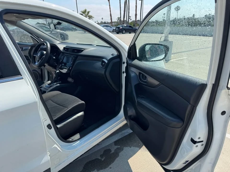 2020 Nissan Rogue - Image 17 of 19
