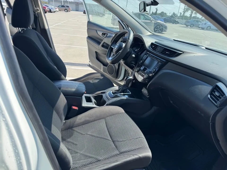 2020 Nissan Rogue - Image 18 of 19