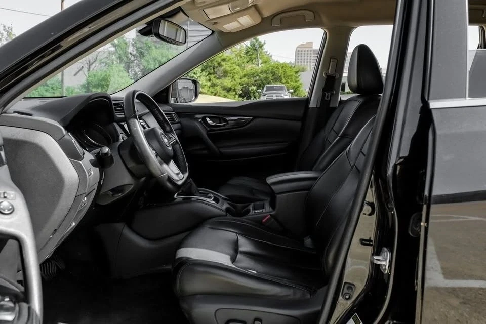 2020 Nissan Rogue - Image 11 of 15
