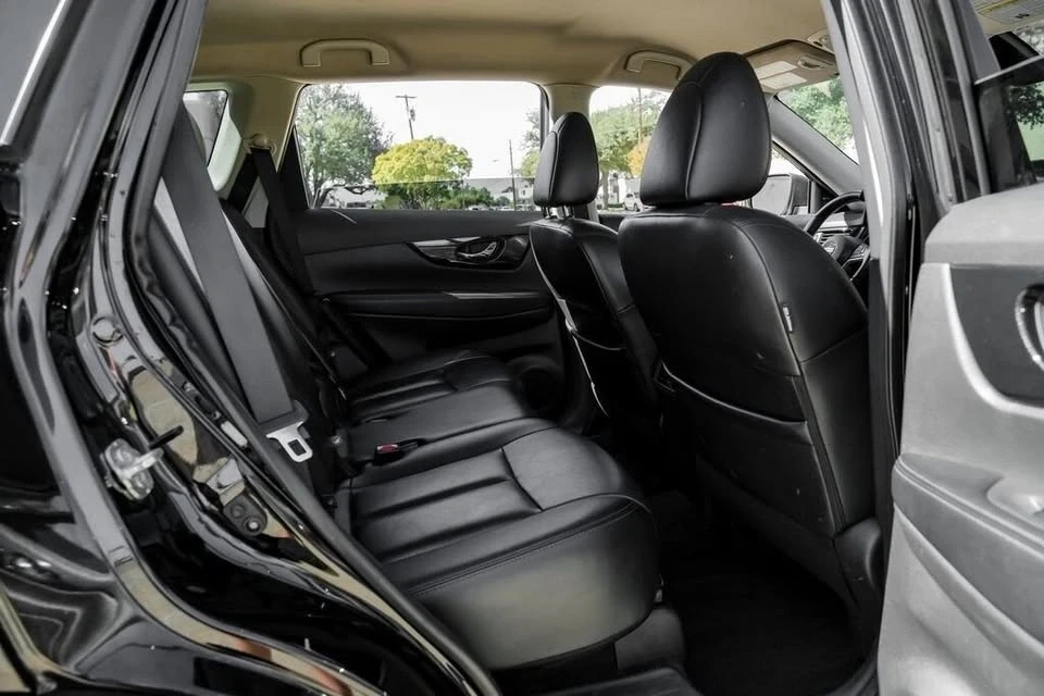 2020 Nissan Rogue - Image 13 of 15