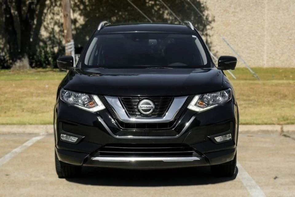 2020 Nissan Rogue - Image 2 of 15