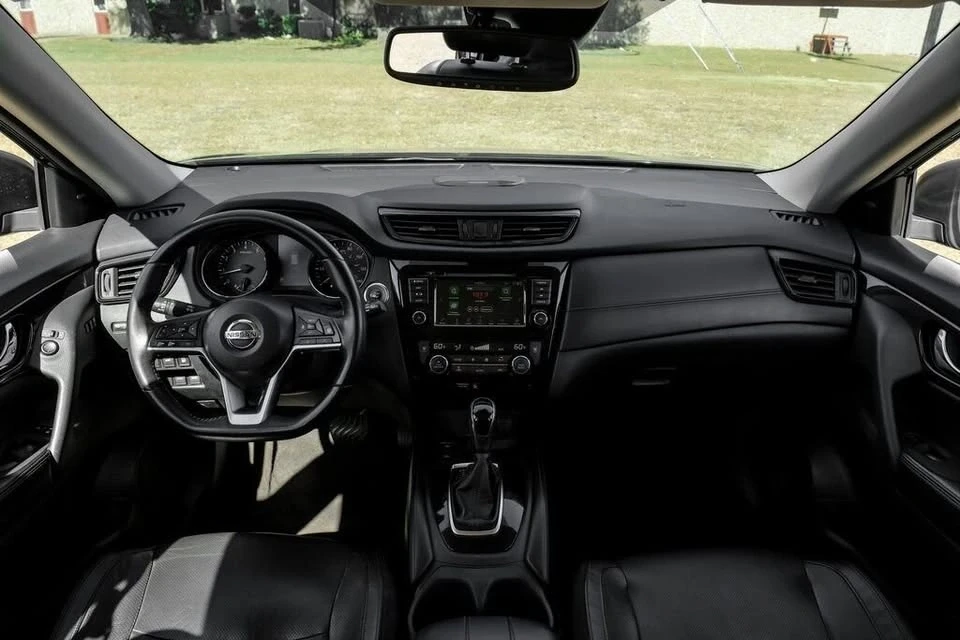 2020 Nissan Rogue - Image 9 of 15