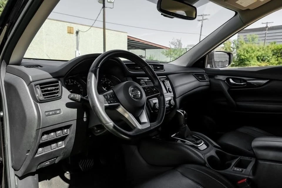 2020 Nissan Rogue - Image 10 of 15