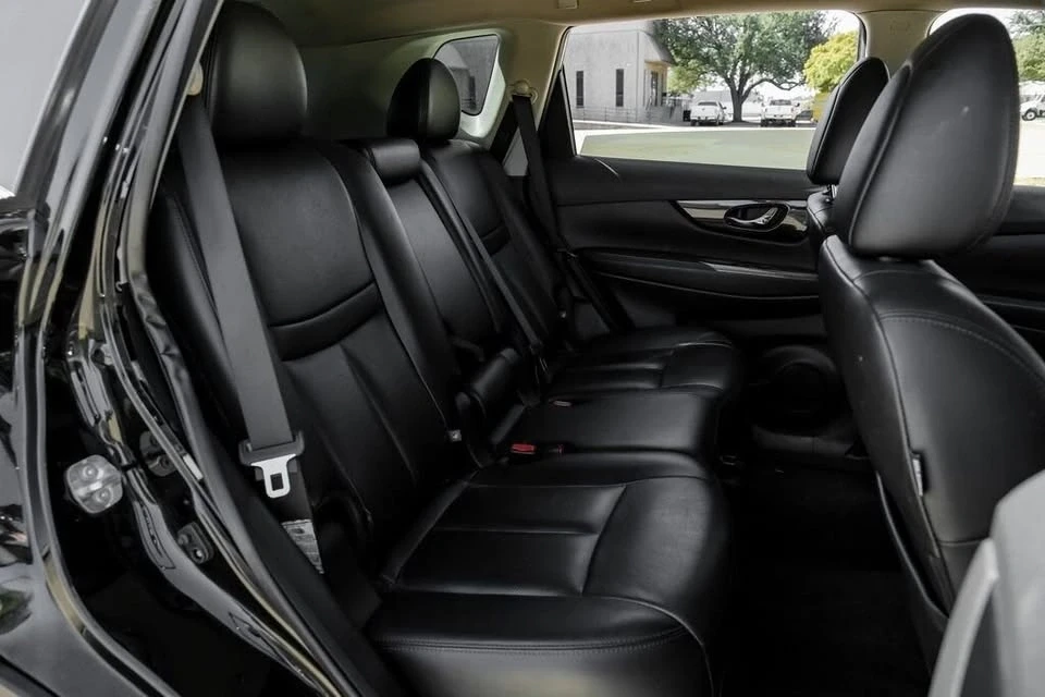 2020 Nissan Rogue - Image 14 of 15